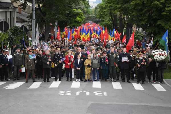 VICTORY MARCH TOOK PLACE IN CHISINAU, ITS PARTICIPANTS MARCHED THROUGH STREETS IN TWO DIFFERENT COLUMNS