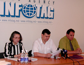11.06.2003  ZECE ONG-URI AU CONSTITUIT CONSILIUL CONSULTATIV AL ORGANIZAŢIILOR DE PROTECŢIE A DREPTURILOR CONSUMATORILOR DIN MOLDOVA  (CONFERINŢE DE PRESĂ LA AGENŢIA INFOTAG)