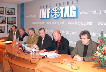 21.12.2005 TRANSPORTATORII DE CĂLĂTORI AMENINŢĂ CU ACŢIUNI DE PROTEST