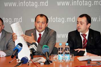 27.09.2007 TINERII DIN PD APRECIAZĂ CĂ PROIECTUL POLITIC AL LUI VLADIMIR FILAT NU ARE SORŢI DE IZBÎNDĂ...