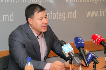 POLITOLOGUL BOGDAN ŢÎRDEA A ADERAT LA PARTIDUL SOCIALIŞTILOR POLITOLOGUL BOGDAN ŢÎRDEA A ADERAT LA PARTIDUL SOCIALIŞTILOR