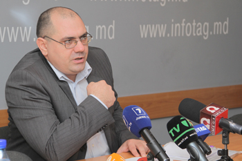 DEPUTATUL ALEXANDRU PETCOV SOLICITĂ CONVOCAREA DE URGENŢĂ A PARLAMENTULUI PENTRU ANULAREA LEGII PRIVIND CONSUMUL DE APĂ DEPUTATUL ALEXANDRU PETCOV SOLICITĂ CONVOCAREA DE URGENŢĂ A PARLAMENTULUI PENTRU ANULAREA LEGII PRIVIND CONSUMUL DE APĂ