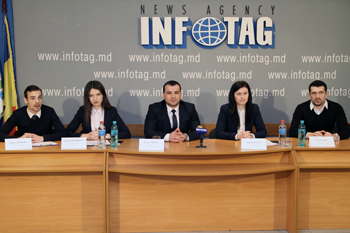 EXPERŢII „DOUBLE CASE”: POLITICA ECONOMICĂ A MOLDOVEI NU TREBUIE SĂ DEPINDĂ DE REZULTATELE ALEGERILOR DIN RUSIA EXPERŢII „DOUBLE CASE”: POLITICA ECONOMICĂ A MOLDOVEI NU TREBUIE SĂ DEPINDĂ DE REZULTATELE ALEGERILOR DIN RUSIA