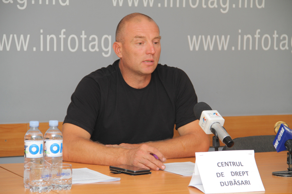 UN APĂRĂTOR AL DREPTURILOR OMULUI ESTE NEMULŢUMIT CĂ LUCRĂTORII MEDICALI DE LA DUBĂSARI AU PARTICIPAT LA UN MITING ÎN SUSŢINEREA PDM UN APĂRĂTOR AL DREPTURILOR OMULUI ESTE NEMULŢUMIT CĂ LUCRĂTORII MEDICALI DE LA DUBĂSARI AU PARTICIPAT LA UN MITING ÎN SUSŢINEREA PDM