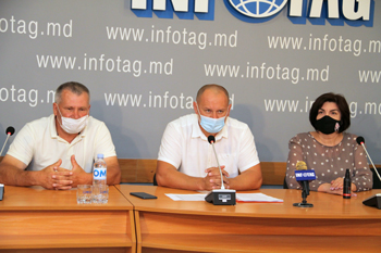 FERMIERII DIN RAIOANELE ŞTEFAN VODĂ ŞI CĂUŞENI BAT ALARMA DIN CAUZA LIVEZILOR ŞI TERENURILOR AFECTATE DE GRINDINĂ ŞI SECETĂ FERMIERII DIN RAIOANELE ŞTEFAN VODĂ ŞI CĂUŞENI BAT ALARMA DIN CAUZA LIVEZILOR ŞI TERENURILOR AFECTATE DE GRINDINĂ ŞI SECETĂ