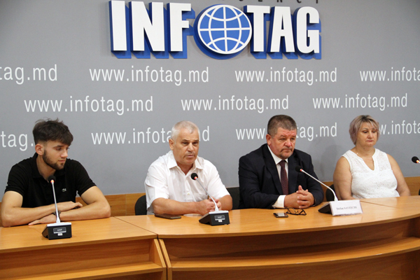 STEFAN SAVIȚCHI: MOLDOVENII TREBUIE SĂ DEVINĂ STĂPÂNII ȚĂRII ȘI DOAR ATUNCI ACEASTA VA ÎNFLORI STEFAN SAVIȚCHI: MOLDOVENII TREBUIE SĂ DEVINĂ STĂPÂNII ȚĂRII ȘI DOAR ATUNCI ACEASTA VA ÎNFLORI