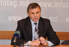 PARTIDELE DIN AIE NU AU DREPTUL MORAL SĂ PARTICIPE LA EVENTUALE ALEGERI ANTICIPATE – IGOR BOŢAN 