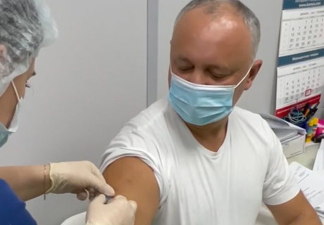 ПО ПРИЧИНЕ ЖЕСТКИХ АНТИКОВИДНЫХ МЕР В РОССИИ, ЭКС-ПРЕЗИДЕНТ ИГОРЬ ДОДОН ВЫНУЖДЕН БЫЛ ВАКЦИНИРОВАТЬСЯ ОТ COVID-19