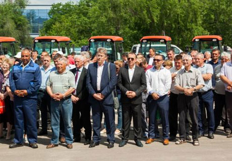 МОЛДАВСКИЕ ФЕРМЕРЫ ПОЛУЧИЛИ ОЧЕРЕДНУЮ ПАРТИЮ ТЕХНИКИ НА СРЕДСТВА ЯПОНИИ МОЛДАВСКИЕ ФЕРМЕРЫ ПОЛУЧИЛИ ОЧЕРЕДНУЮ ПАРТИЮ ТЕХНИКИ НА СРЕДСТВА ЯПОНИИ
