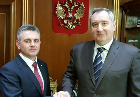 ТИРАСПОЛЬСКИЙ ЛИДЕР НАГРАДИЛ ВИЦЕ-ПРЕМЬЕРА РФ МЕДАЛЬЮ «25 ЛЕТ МИРОТВОРЧЕСКОЙ ОПЕРАЦИИ В ПРИДНЕСТРОВЬЕ» ТИРАСПОЛЬСКИЙ ЛИДЕР НАГРАДИЛ ВИЦЕ-ПРЕМЬЕРА РФ МЕДАЛЬЮ «25 ЛЕТ МИРОТВОРЧЕСКОЙ ОПЕРАЦИИ В ПРИДНЕСТРОВЬЕ»