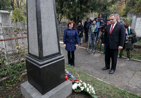 ПОСОЛЬСТВО ПОЛЬШИ ЗАВЕРШИЛО ОЧЕРЕДНОЙ ЭТАП РАБОТ ПО ВОССТАНОВЛЕНИЮ ПАМЯТНЫХ НАДГРОБИЙ В КИШИНЕВЕ ПОСОЛЬСТВО ПОЛЬШИ ЗАВЕРШИЛО ОЧЕРЕДНОЙ ЭТАП РАБОТ ПО ВОССТАНОВЛЕНИЮ ПАМЯТНЫХ НАДГРОБИЙ В КИШИНЕВЕ