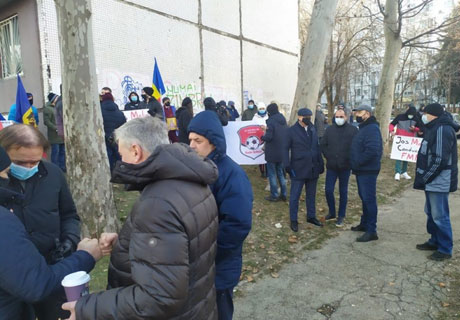 ПОРЯДКА 50 ЧЕЛОВЕК ПИКЕТИРОВАЛИ ФФМ, ТРЕБУЯ ОТСТАВКИ ЕЕ РУКОВОДСТВА ПОРЯДКА 50 ЧЕЛОВЕК ПИКЕТИРОВАЛИ ФФМ, ТРЕБУЯ ОТСТАВКИ ЕЕ РУКОВОДСТВА