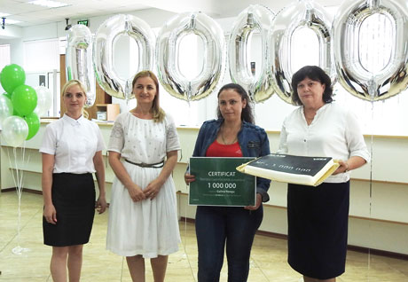 MAIB ПОЗДРАВИЛ ВЛАДЕЛИЦУ КАРТЫ VISA С № 1 000 000 MAIB ПОЗДРАВИЛ ВЛАДЕЛИЦУ КАРТЫ VISA С № 1 000 000
