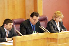 ПАРЛАМЕНТ ИЗМЕНИЛ СТРУКТУРУ ПРАВИТЕЛЬСТВА