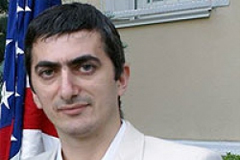 МАТЬ ЭРНЕСТА ВАРДАНЯНА ПРИЗВАЛА МЕЖДУНАРОДНУЮ ОБЩЕСТВЕННОСТЬ ПОМОЧЬ В ОСВОБОЖДЕНИИ СЫНА