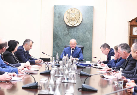 PREŞEDINTELE IGOR DODON A ÎNDEMNAT MEMBRII GUVERNULUI SĂ IGNORE ATACURILE POLITICE ŞI SĂ LUCREZE PENTRU BINELE OAMENILOR PREŞEDINTELE IGOR DODON A ÎNDEMNAT MEMBRII GUVERNULUI SĂ IGNORE ATACURILE POLITICE ŞI SĂ LUCREZE PENTRU BINELE OAMENILOR