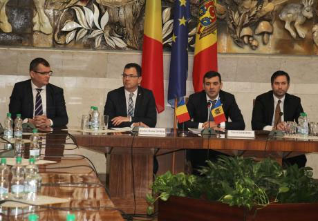 COMISIA INTERGUVERNAMENTALĂ MOLDO-ROMÂNĂ A PREGĂTIT MATERIALELE PENTRU ŞEDINŢA COMUNĂ A GUVERNELOR DIN 22 NOIEMBRIE COMISIA INTERGUVERNAMENTALĂ MOLDO-ROMÂNĂ A PREGĂTIT MATERIALELE PENTRU ŞEDINŢA COMUNĂ A GUVERNELOR DIN 22 NOIEMBRIE