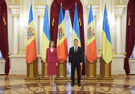 PREŞEDINŢII MOLDOVEI ŞI UCRAINEI ŞI-AU EXPRIMAT INTERESUL DE A SE ALĂTURA "INIŢIATIVEI CELOR TREI MARI" PREŞEDINŢII MOLDOVEI ŞI UCRAINEI ŞI-AU EXPRIMAT INTERESUL DE A SE ALĂTURA "INIŢIATIVEI CELOR TREI MARI"