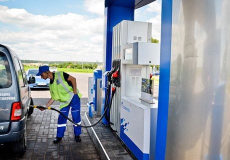 MOLDOVA AR PUTEA REVENI LA MECANISMUL ANTERIOR DE PLAFONARE A PREŢURILOR CU AMĂNUNTUL LA CARBURANŢI MOLDOVA AR PUTEA REVENI LA MECANISMUL ANTERIOR DE PLAFONARE A PREŢURILOR CU AMĂNUNTUL LA CARBURANŢI