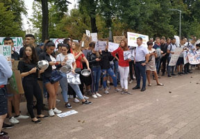 REPREZENTANȚII HORECA PROTESTEAZĂ FAȚĂ DE MAJORAREA COTEI TVA REPREZENTANȚII HORECA PROTESTEAZĂ FAȚĂ DE MAJORAREA COTEI TVA
