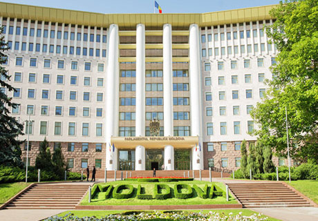MAJORITATEA CETĂŢENILOR MOLDOVEI AU O ATITUDINE NEGATIVĂ FAŢĂ DE DECIZIA CURŢII CONSTITUŢIONALE PRIVIND ILEGITIMITATEA PARLAMENTULUI MAJORITATEA CETĂŢENILOR MOLDOVEI AU O ATITUDINE NEGATIVĂ FAŢĂ DE DECIZIA CURŢII CONSTITUŢIONALE PRIVIND ILEGITIMITATEA PARLAMENTULUI
