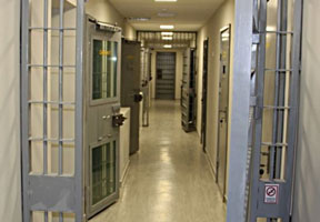 MILIŢIA TRANSNISTRIEI I-A ÎNCHIS PE ŞOFERII MOLDOVENI ÎN IZOLATOR PENTRU CĂ AU ÎNCĂLCAT CARANTINA MILIŢIA TRANSNISTRIEI I-A ÎNCHIS PE ŞOFERII MOLDOVENI ÎN IZOLATOR PENTRU CĂ AU ÎNCĂLCAT CARANTINA
