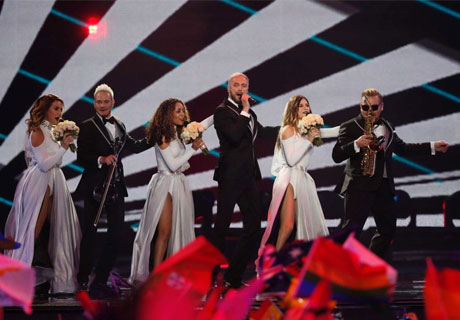 RENATO USATÎI A PROMIS CĂ LE VA OFERI BĂIEŢILOR DE LA SUNSTROKE PROJECT $10 MII PENTRU SUCCESUL DE LA EUROVISION RENATO USATÎI A PROMIS CĂ LE VA OFERI BĂIEŢILOR DE LA SUNSTROKE PROJECT $10 MII PENTRU SUCCESUL DE LA EUROVISION