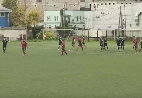 UN FOTBALIST A FOST DESCALIFICAT PENTRU UN AN ȘI AMENDAT PENTRU CĂ A LOVIT UN ARBITRU UN FOTBALIST A FOST DESCALIFICAT PENTRU UN AN ȘI AMENDAT PENTRU CĂ A LOVIT UN ARBITRU