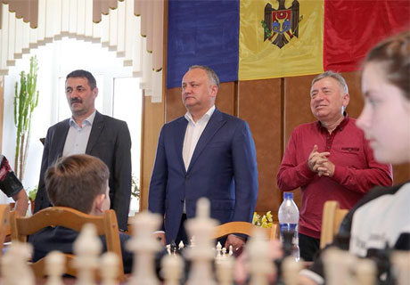 PREŞEDINTELE IGOR DODON A PROMIS SĂ CONTRIBUIE LA DEZVOLTAREA ŞAHULUI ÎN MOLDOVA PREŞEDINTELE IGOR DODON A PROMIS SĂ CONTRIBUIE LA DEZVOLTAREA ŞAHULUI ÎN MOLDOVA