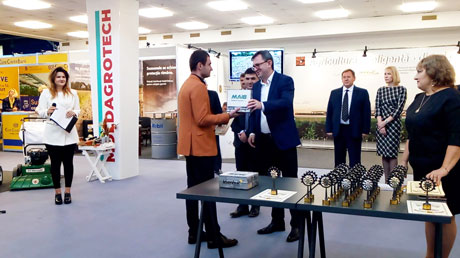 AGRICULTORII MOLDOVEI – PREMIAŢI DE MAIB LA EXPOZIŢIILE „MOLDAGROTECH” ŞI „FARMER” AGRICULTORII MOLDOVEI – PREMIAŢI DE MAIB LA EXPOZIŢIILE „MOLDAGROTECH” ŞI „FARMER”