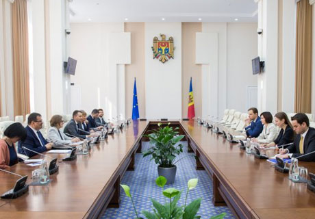 EUROPEAN PARLIAMENT DELEGATION LEADER SAYS EU WILL BACK NEW GOVERNMENT EUROPEAN PARLIAMENT DELEGATION LEADER SAYS EU WILL BACK NEW GOVERNMENT