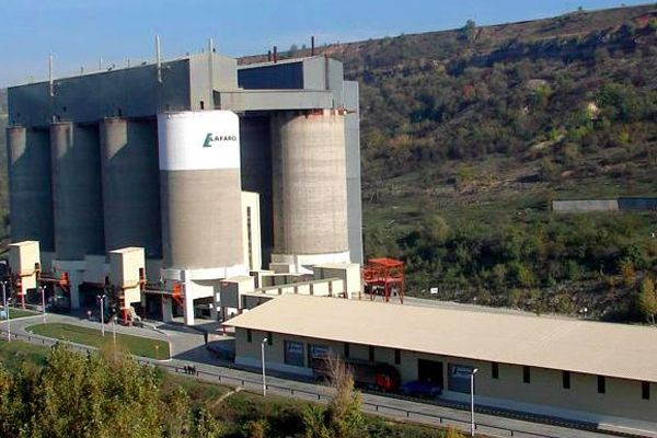 LAFARGE INVESTED IN A CEMENT PLANT IN REZINA 40 MILLION EUROS