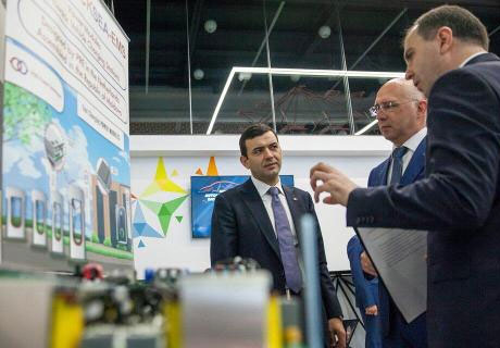 MINISTER OF ECONOMY INSPECTS FUJIKURA AUTOMOTIVE FACTORY IN COMRAT MINISTER OF ECONOMY INSPECTS FUJIKURA AUTOMOTIVE FACTORY IN COMRAT