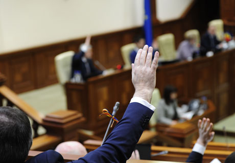 MOLDOVAN PARLIAMENT ANNULS LAW ON RETURNING THE STOLEN BILLION MOLDOVAN PARLIAMENT ANNULS LAW ON RETURNING THE STOLEN BILLION