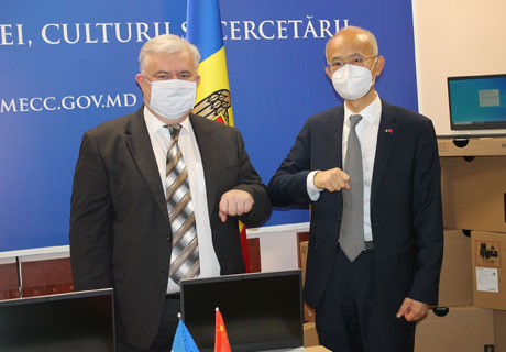 CHINESE EMBASSY GIVES 26 LAPTOPS TO MOLDOVAN SCHOOLS CHINESE EMBASSY GIVES 26 LAPTOPS TO MOLDOVAN SCHOOLS