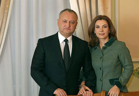PRESIDENT AND FIRST LADY INITIATE FUND-RAISING CAMPAIGN FOR FOUR NEEDY FAMILIES PRESIDENT AND FIRST LADY INITIATE FUND-RAISING CAMPAIGN FOR FOUR NEEDY FAMILIES