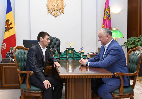 PRESIDENT DODON AWARDS TROLLEYBUS DRIVER FOR STOICISM AND PROFESSIONALISM PRESIDENT DODON AWARDS TROLLEYBUS DRIVER FOR STOICISM AND PROFESSIONALISM