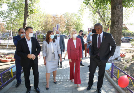 US AMBASSADOR GIVES BATCH OF NON-CONTACT THERMOMETERS TO GAGAUZIAN KINDERGARTENS US AMBASSADOR GIVES BATCH OF NON-CONTACT THERMOMETERS TO GAGAUZIAN KINDERGARTENS