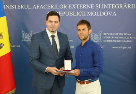 MOLDOVAN TENNIS PLAYER RADU ALBOT DECORATED WITH DIPLOMATIC MEDAL MOLDOVAN TENNIS PLAYER RADU ALBOT DECORATED WITH DIPLOMATIC MEDAL