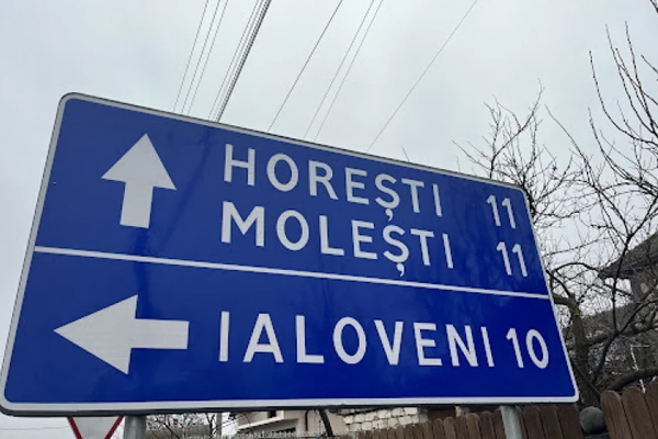 GEOGRAPHICAL NAMES ON TERRITORY OF MOLDOVA WILL BE WRITTEN IN ROMANIAN LANGUAGE 