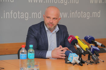 ПРАВОЗАЩИТНИК И ПОЛИТИК ОБВИНИЛИ ВЛАСТИ МОЛДОВЫ В ПРЕСЛЕДОВАНИИ АДВОКАТОВ ПО РЕЗОНАНСНЫМ ДЕЛАМ ПРАВОЗАЩИТНИК И ПОЛИТИК ОБВИНИЛИ ВЛАСТИ МОЛДОВЫ В ПРЕСЛЕДОВАНИИ АДВОКАТОВ ПО РЕЗОНАНСНЫМ ДЕЛАМ