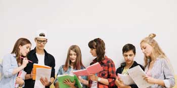 CEI MAI BUNI STUDENŢI SUNT INVITAŢI SĂ PARTICIPE LA PROGRAMUL „BURSE DE MERIT 2019” CEI MAI BUNI STUDENŢI SUNT INVITAŢI SĂ PARTICIPE LA PROGRAMUL „BURSE DE MERIT 2019”