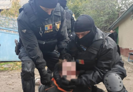 UN POLIȚIST A FOST RĂNIT ÎN TIMPUL UNEI OPERAȚIUNI SPECIALE DE ELIBERARE A OSTATICILOR UN POLIȚIST A FOST RĂNIT ÎN TIMPUL UNEI OPERAȚIUNI SPECIALE DE ELIBERARE A OSTATICILOR