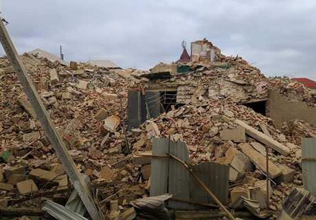 CLĂDIREA AVARIATĂ DE LA OTACI A FOST DEMOLATĂ ÎN TOTALITATE CLĂDIREA AVARIATĂ DE LA OTACI A FOST DEMOLATĂ ÎN TOTALITATE