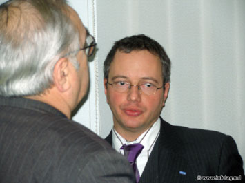 Пресс-секретарь ОБСЕ с глазу на глаз с одним из журналистов