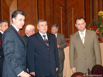 Его Королевское Высочество Принц Раду де Гогенцоллерн и председатель торгово-промышленной палаты Молдовы Георге Куку принимают участие в молдо-румынском экономическом форуме