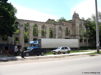 В Кишиневе продолжается разрушение архитектурных памятников