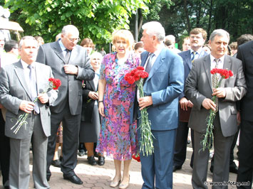Церемония возложения цветов по случаю годовщины русского поэта А.С. Пушкина