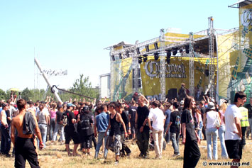 В Кишиневе «зажигал» рок-фестиваль «Старый мельник»