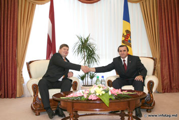 Премьер-министр Латвии находится с официальным визитом в Молдове
